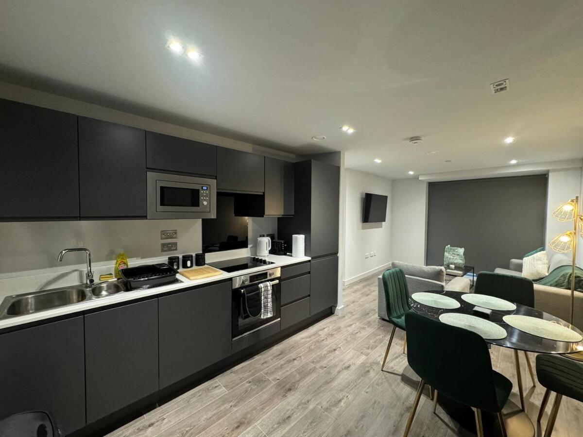 Modern 2-Bedroom Apartment In Heart Of Liverpool Exterior photo