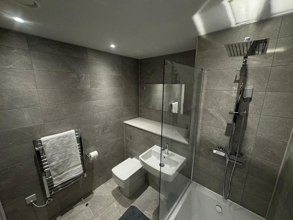 Modern 2-Bedroom Apartment In Heart Of Liverpool Exterior photo
