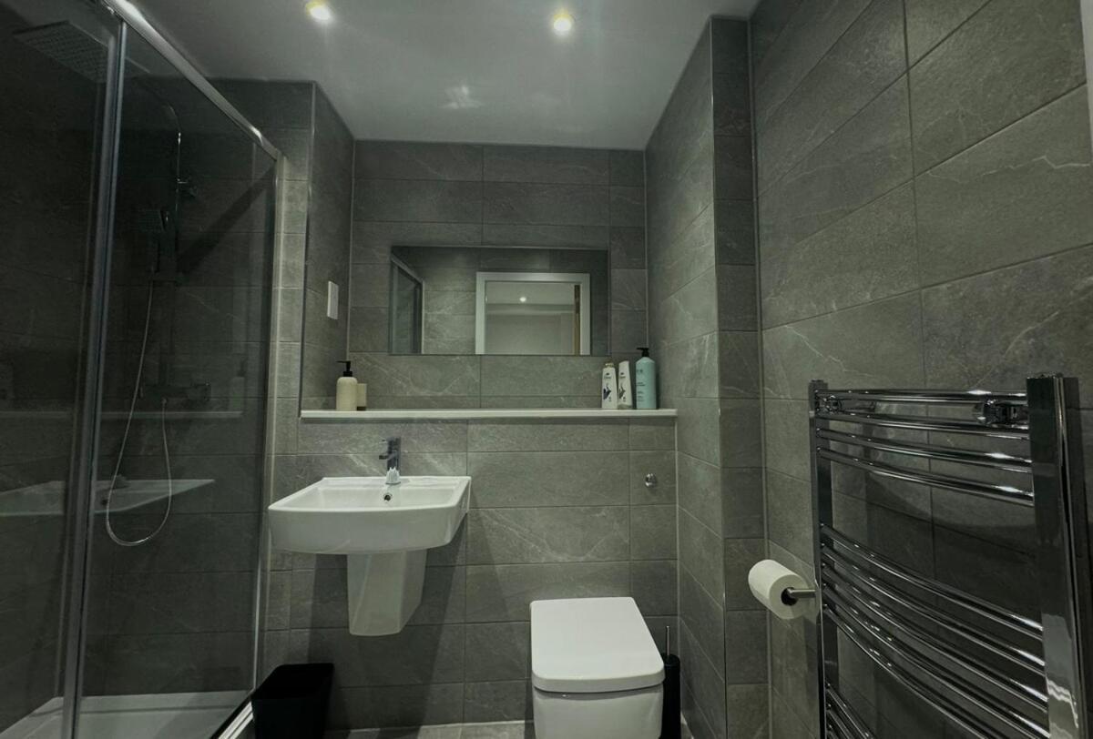 Modern 2-Bedroom Apartment In Heart Of Liverpool Exterior photo