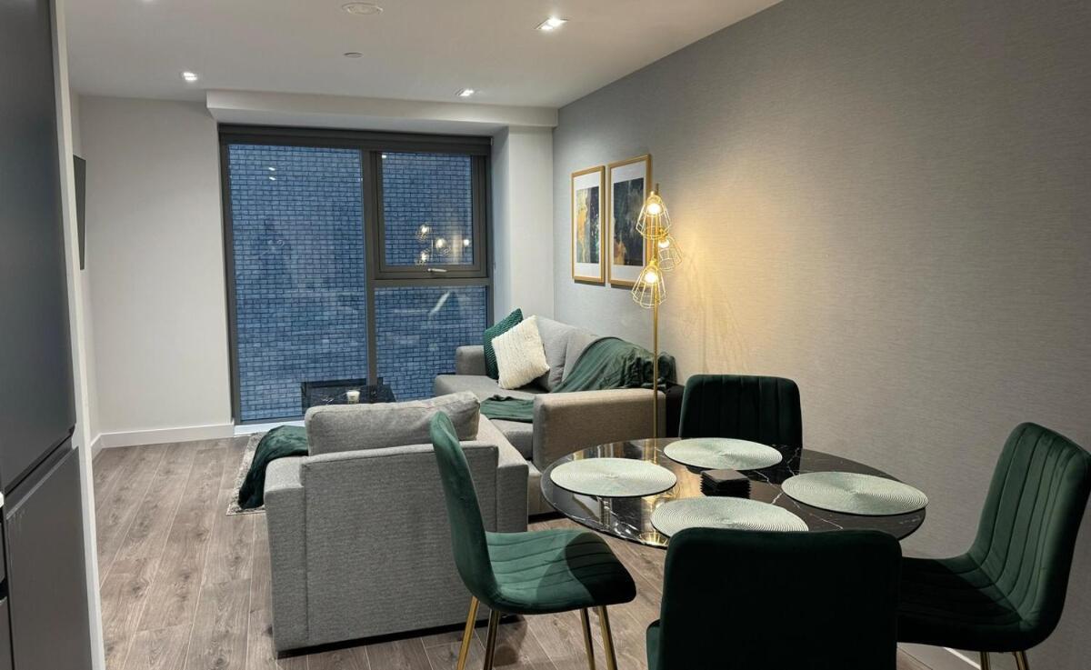 Modern 2-Bedroom Apartment In Heart Of Liverpool Exterior photo