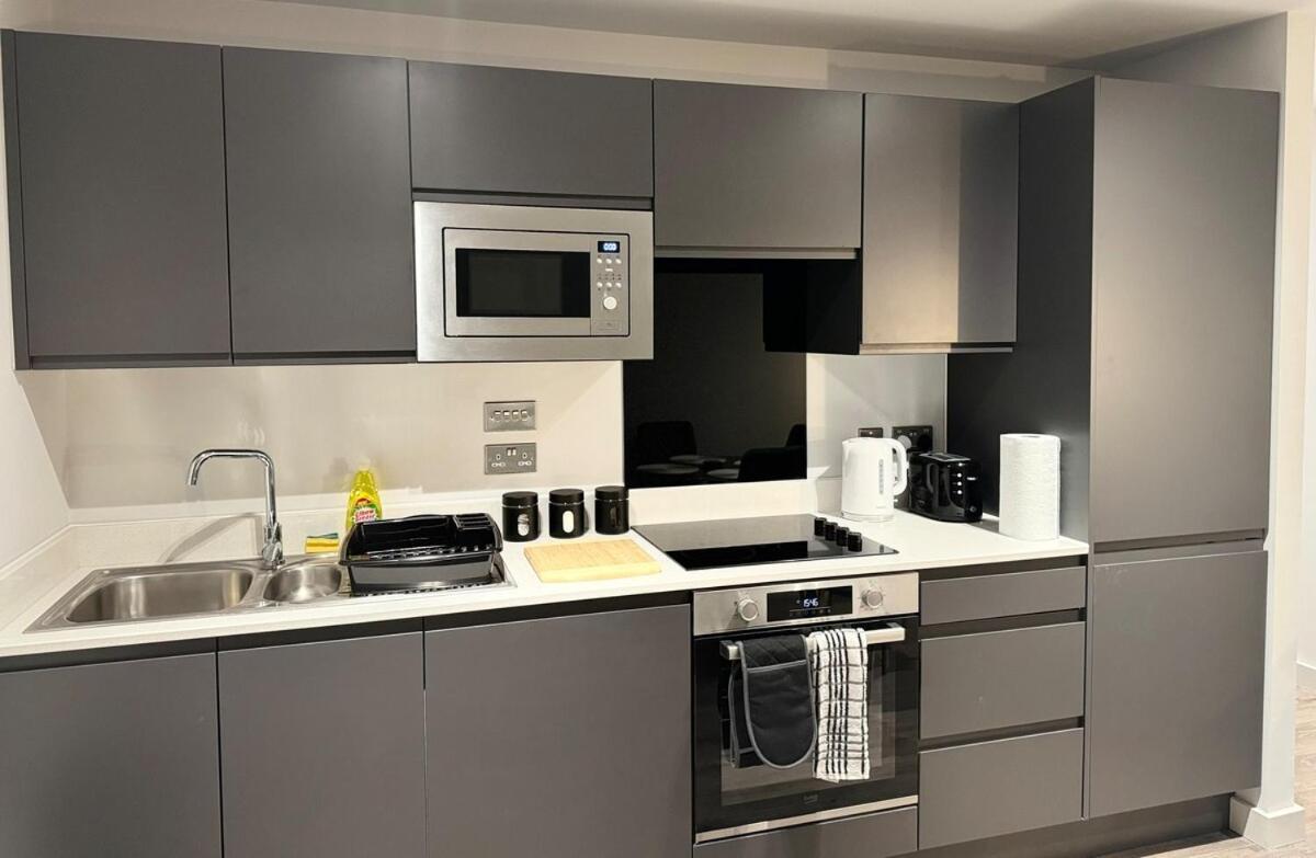 Modern 2-Bedroom Apartment In Heart Of Liverpool Exterior photo